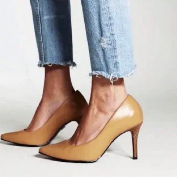 Classic Nude Leather Heels, size 10B NWOT. - Picture 10 of 14